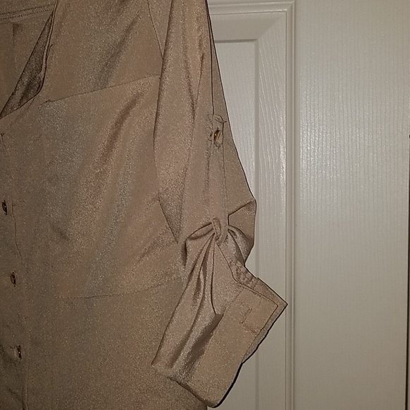 blouse - Picture 3 of 3